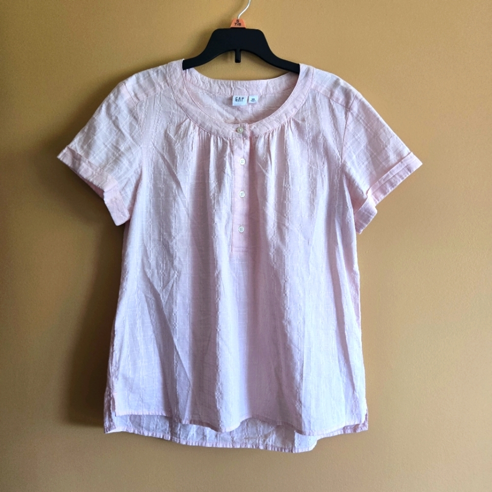 Gap Light Pink Top PTP=18.5"
